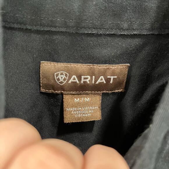 Ariat Black Solid Wrinkle Free Button Up Shirt Mens Medium Rodeo Cowboy Western - Picture 3 of 7